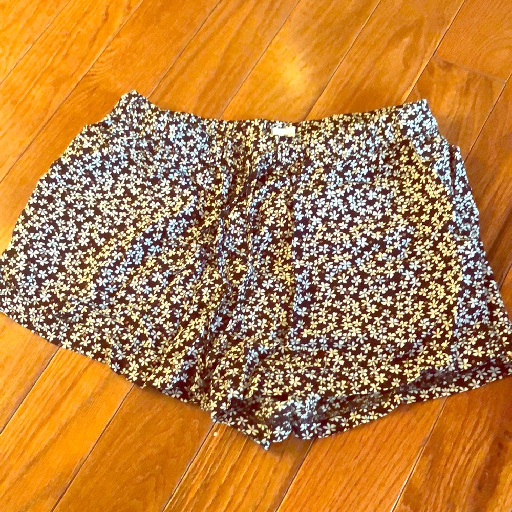 Floral fabric shorts